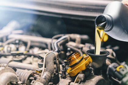 Guia completo para a troca de &oacute;leo: quando e como fazer?