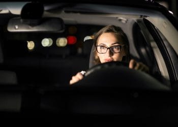 Óculos com lentes especiais ajudam motoristas a evitar o ofuscamento dos faróis de LED e xenônio