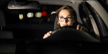 Óculos com lentes especiais ajudam motoristas a evitar o ofuscamento dos faróis de LED e xenônio