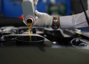 Guia completo para a troca de óleo: quando e como fazer?