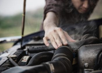 Carro aquecendo demais: como agir sem danificar o motor