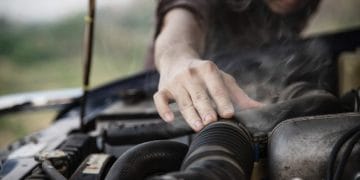 Carro aquecendo demais: como agir sem danificar o motor