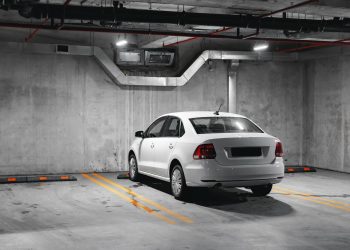 Vazamento de Óleo no Chão da Garagem: Como Identificar, Prevenir e Limpar