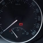 Luz da bateria acesa: o que isso indica