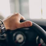 Carro com Vibração no Volante: Causas, Soluções e Dicas de Manutenção