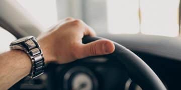 Carro com Vibração no Volante: Causas, Soluções e Dicas de Manutenção