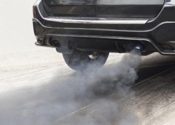 Fumaça saindo do escapamento: cada cor e seu significado