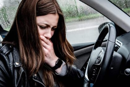 O que causa cheiro de queimado no carro: Entenda e Resolva