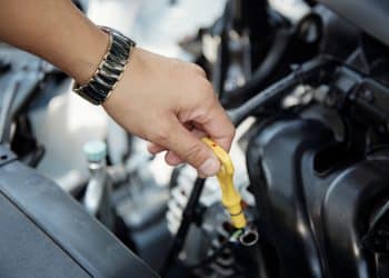 Como Fazer a Verificação de Nível de Óleo do Motor Corretamente