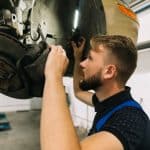 Como Detectar Vazamento de Fluido de Freio: Dicas e Passo a Passo