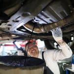 Óleo Escuro Indica Problema? Entenda o Que Isso Significa para Seu Carro