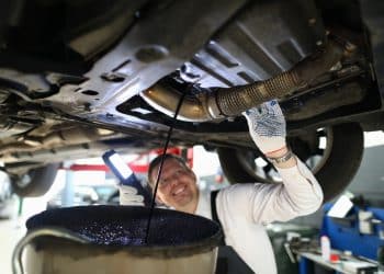 Óleo Escuro Indica Problema? Entenda o Que Isso Significa para Seu Carro