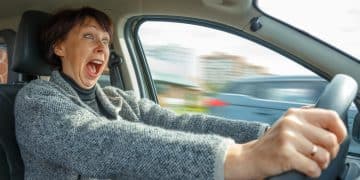 Por que o seu carro está tremendo ao acelerar? Entenda as causas e soluções