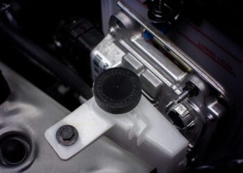 Como Verificar o Nível do Fluido da Direção Hidráulica