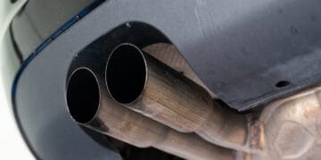 O Que Pode Ser um Barulho no Escapamento ao Acelerar
