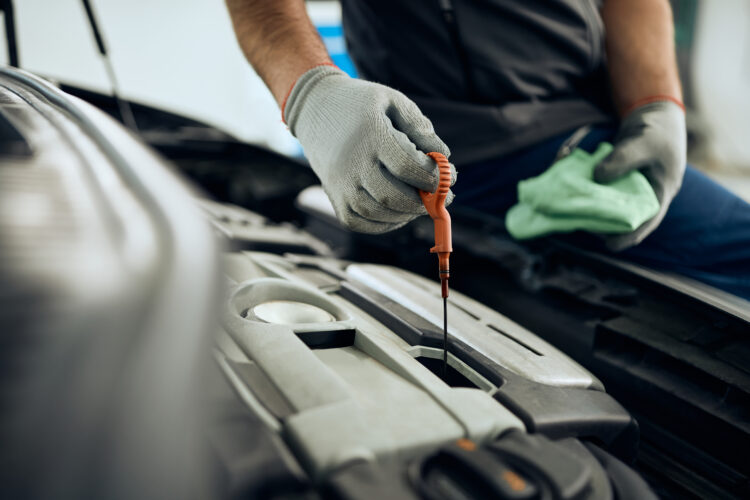 Como Saber se o Carro Precisa de Troca de Óleo de Motor