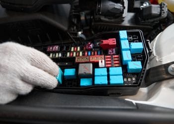 Como Fazer a Manutenção do Sistema Elétrico do Carro