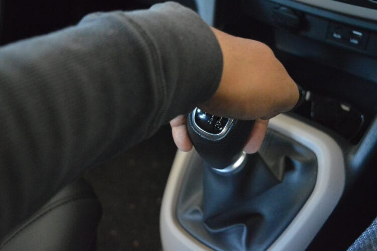 Câmbio Duro: O Que Pode Ser e Como Resolver