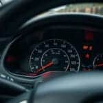 Por Que o Carro Está Tremendo ao Acelerar: Causas e Soluções