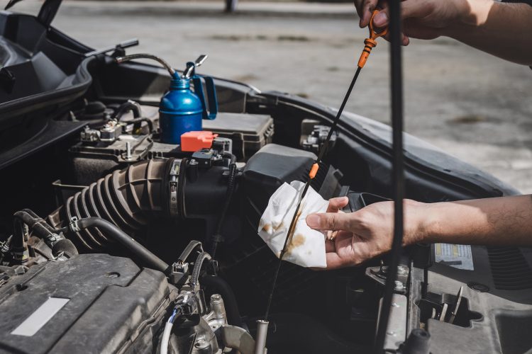 Como Saber se o Carro Precisa de Troca de Óleo: Dicas Práticas 1 Como Saber se o Carro Precisa de Troca de Óleo: Dicas Práticas