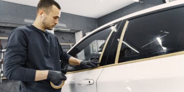 Vale a pena investir em película protetora para vidros?