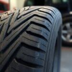 Como identificar desgaste irregular dos pneus e o que isso indica