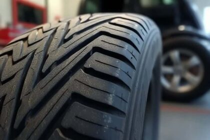 Como identificar desgaste irregular dos pneus e o que isso indica