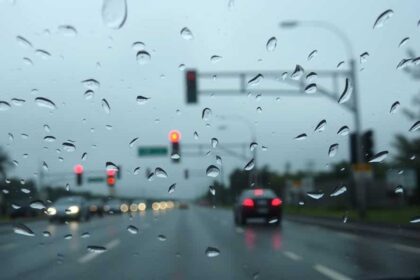 Guia do motorista: como dirigir na chuva sem perder a seguran&ccedil;a