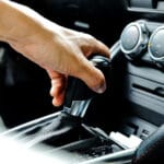 Você sabia que deixar o carro em Drive no semáforo pode estar te fazendo perder dinheiro com combustível? Descubra a verdade!