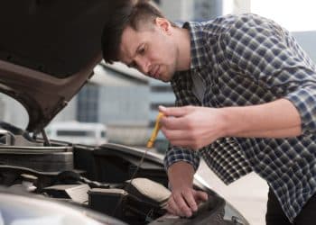 Troca de óleo atrasada? Descubra o dano oculto no motor