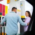 Como identificar se o combustível do posto é adulterado em 1 minuto