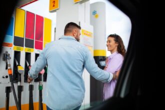 Como identificar se o combustível do posto é adulterado em 1 minuto
