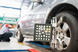 6 Sinais de que Seu Carro Está Pedindo Alinhamento Urgente