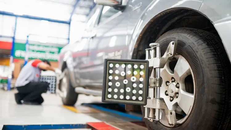 6 Sinais de que Seu Carro Está Pedindo Alinhamento Urgente
