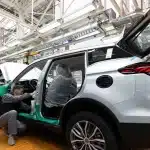 Crise dos chips: conflito Holanda x China com a Nexperia ameaça travar produção de carros de Volkswagen, Stellantis, BMW e Mercedes