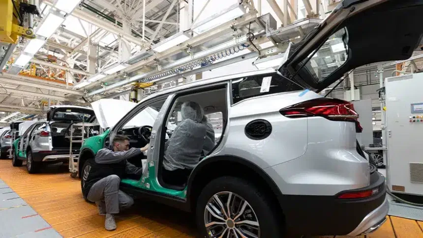 Crise dos chips: conflito Holanda x China com a Nexperia ameaça travar produção de carros de Volkswagen, Stellantis, BMW e Mercedes