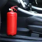 Lei de trânsito: extintor de incêndio obrigatório deixa de valer para carros de passeio no Brasil, veja o que muda e quem ainda precisa