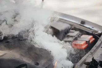 O que acontece se dirigir com o motor fervendo?