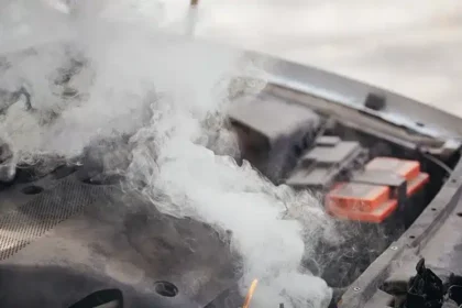 O que acontece se dirigir com o motor fervendo?