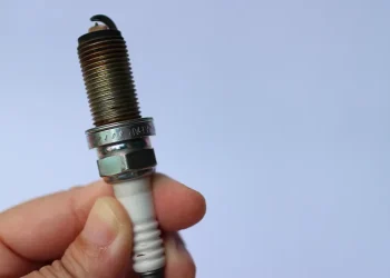Vela de ignição suja: 9 sinais que indicam troca urgente e o que fazer antes que o motor sofra