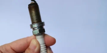 Vela de ignição suja: 9 sinais que indicam troca urgente e o que fazer antes que o motor sofra