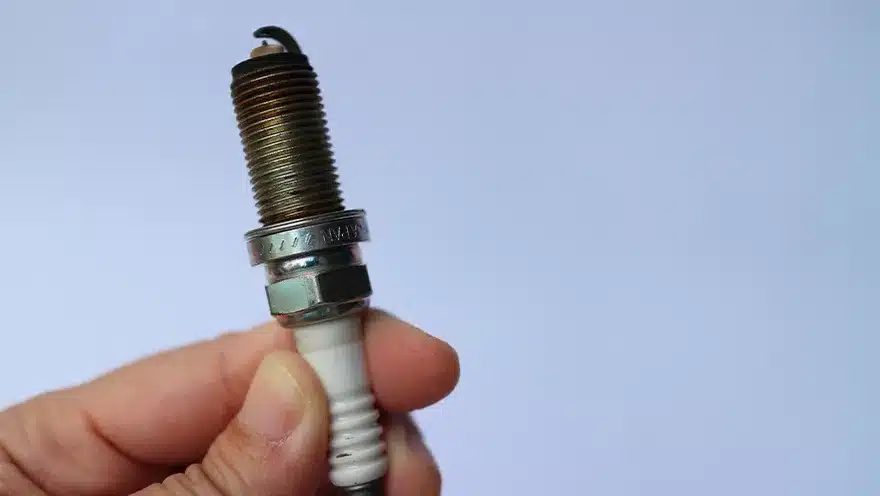 Vela de ignição suja: 9 sinais que indicam troca urgente e o que fazer antes que o motor sofra