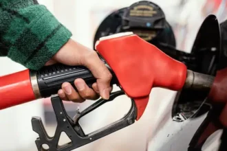 Gasolina aditivada vale a pena? Entenda benefícios reais
