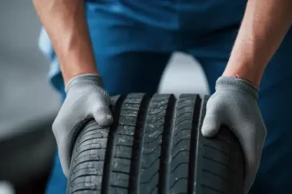 PNEUS TÊM DATA DE VALIDADE? Descubra como o código DOT revela se seu pneu está seguro para rodar ou se é uma bomba-relógio esperando estourar