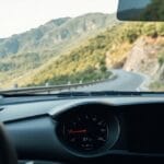 Como usar corretamente o freio-motor em descidas