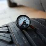 Dicas para manter a pressão ideal dos pneus