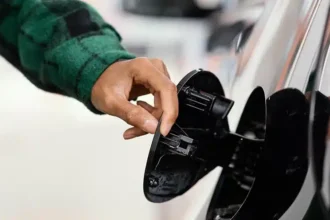 Combustível velho no tanque: riscos e como resolver