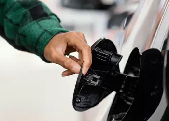 Combustível velho no tanque: riscos e como resolver