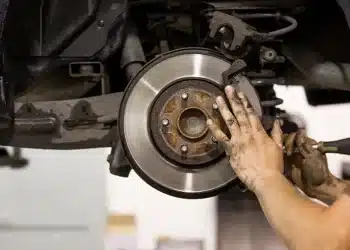 Freio travando: causas comuns e riscos à direção