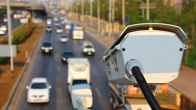 Limite de tolerância no radar: entenda quando passar um pouco vira multa segundo o Contran